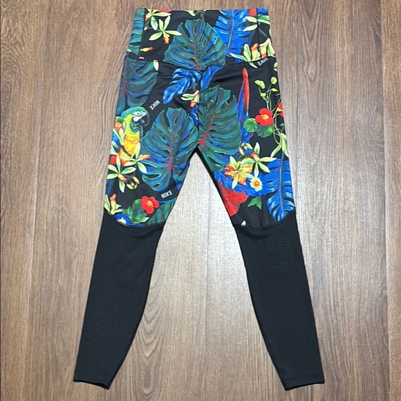 🔥🔥🔥Nike Blue and Green Leggings with Vibrant Print Size Medium🔥🔥🔥 - Picture 6 of 7